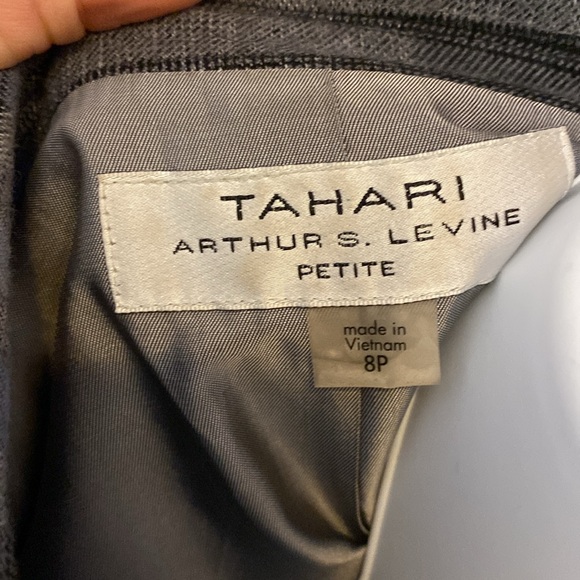 3/$20 - Tahari Blazer - Size 8P - Picture 10 of 12